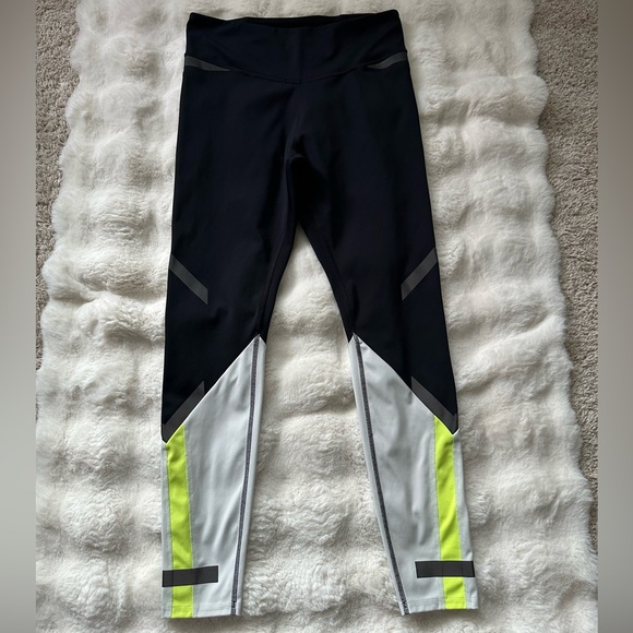 Brooks Women’s Running Carbonite Tight/ Leggings 7/8 Visible In The Dark-M - Picture 2 of 15